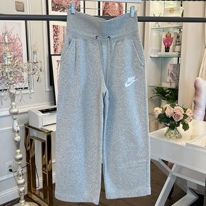 NIKE HIGH WAIST CROPPED PANTS SIZE M